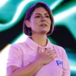 Michelle confirma candidatura ao Senado e diz que caminhará com Flávio